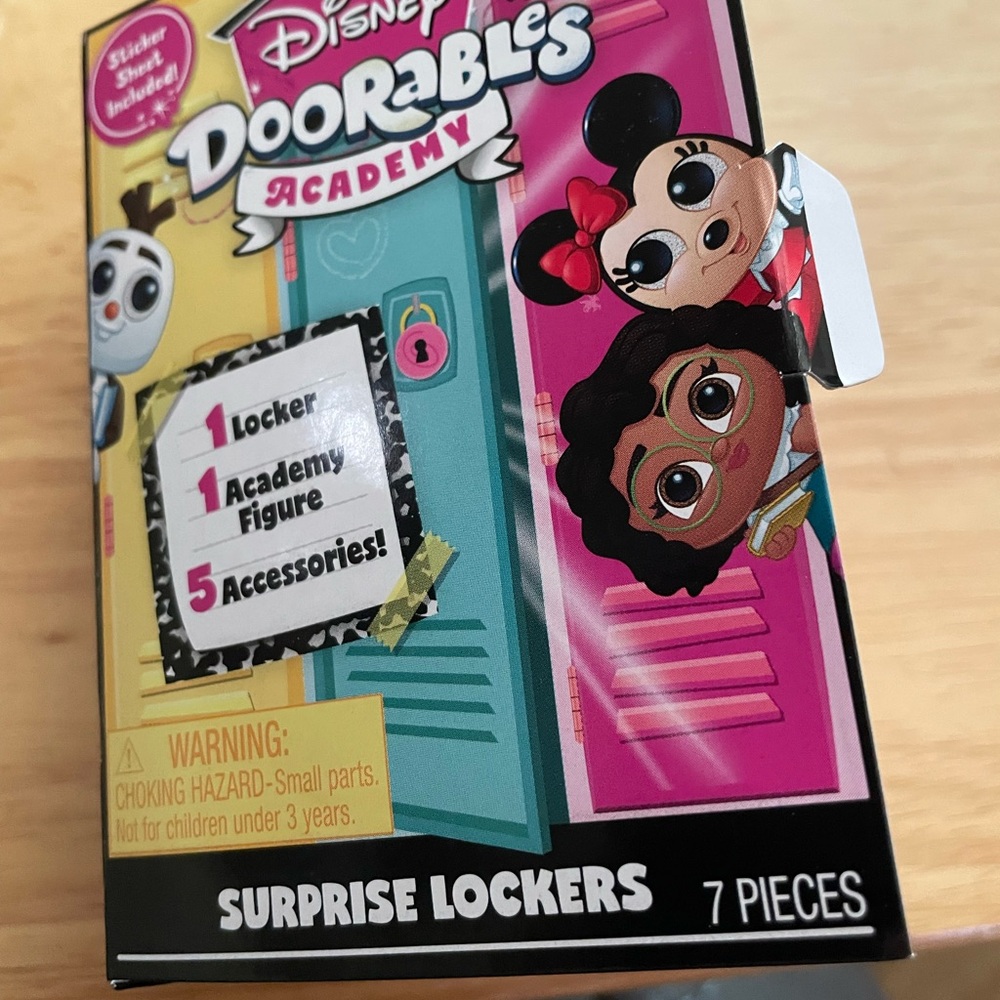 Disney Doorables Academy Colorful Surprise Set